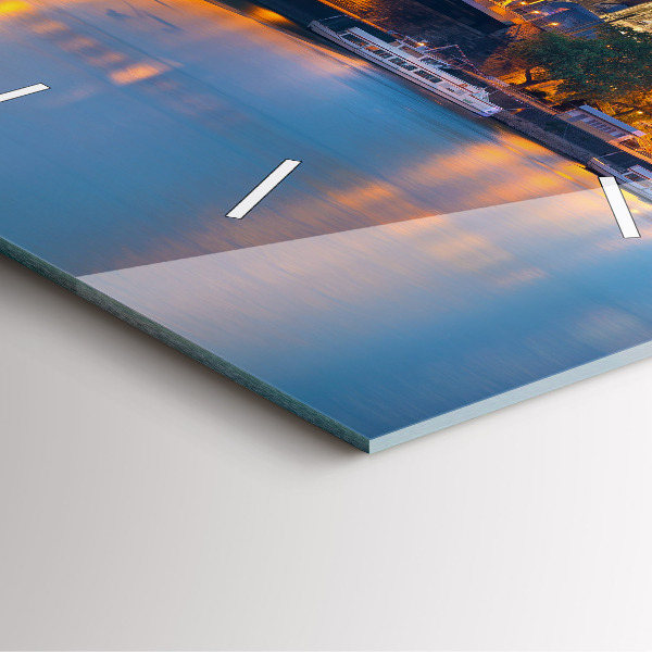 Szögletes fali üvegóra Kilátás a városházára