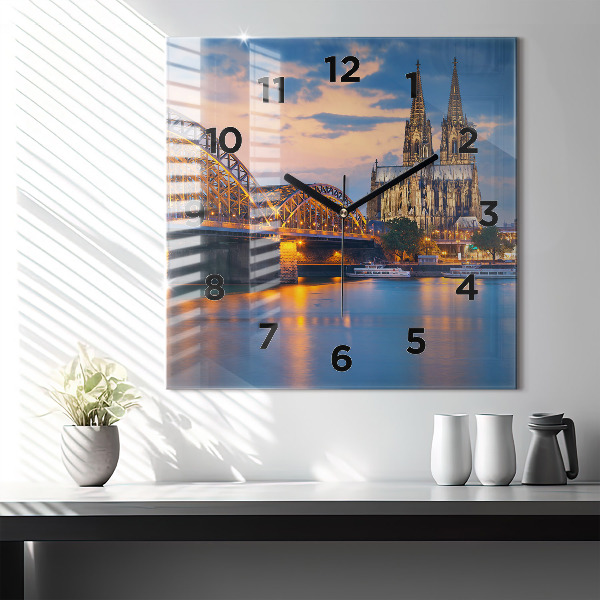 Szögletes fali üvegóra Kilátás a városházára