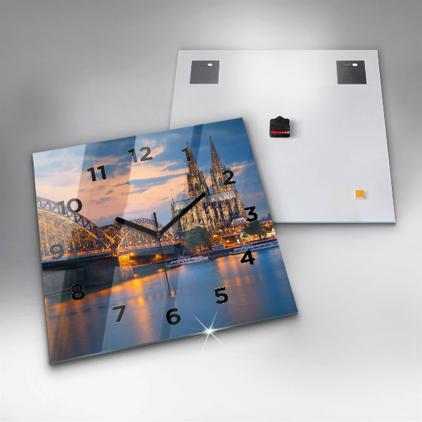 Szögletes fali üvegóra Kilátás a városházára