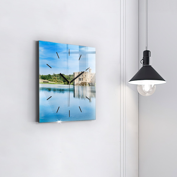 Szögletes fali üvegóra Leedsi kastély