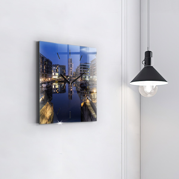 Szögletes fali üvegóra A város éjszaka kivilágosodott