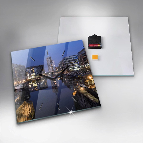 Szögletes fali üvegóra A város éjszaka kivilágosodott