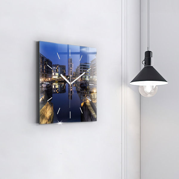 Szögletes fali üvegóra A város éjszaka kivilágosodott