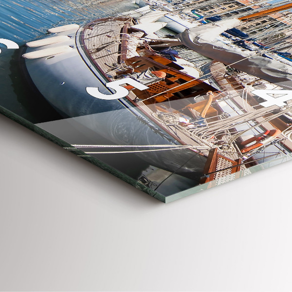 Szögletes fali üvegóra Marina Marseille Franciaországban