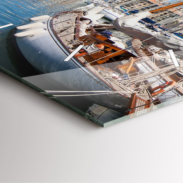 Szögletes fali üvegóra Marina Marseille Franciaországban