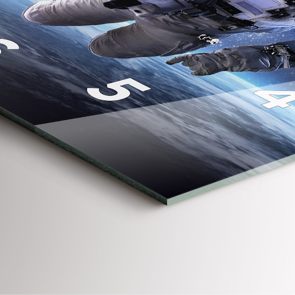 Szögletes fali üvegóra Űrhajós a föld felett