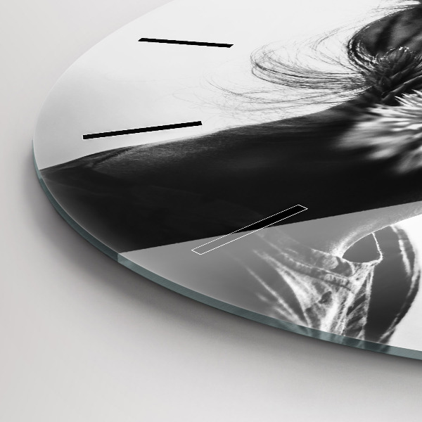 Kerek fali üvegóra Egy nő portréja