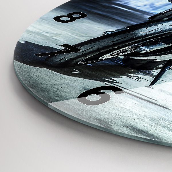 Kerek fali üvegóra Motorkerékpár a sikátorban