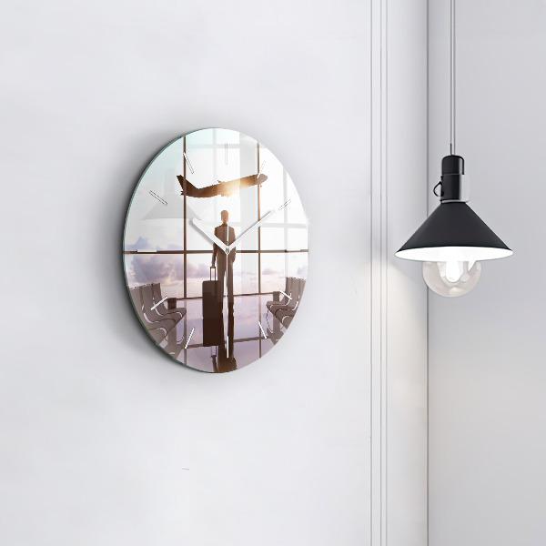 Kerek fali üvegóra Férfi a repülőtéren