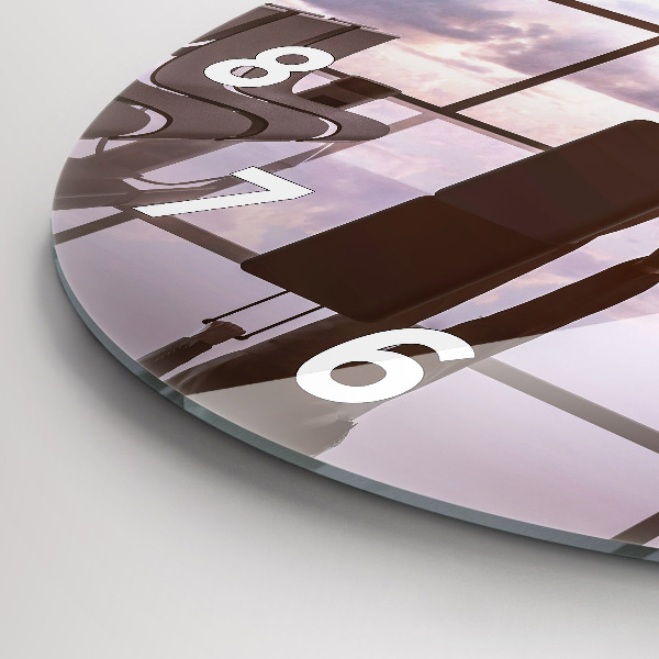 Kerek fali üvegóra Férfi a repülőtéren