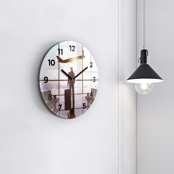 Kerek fali üvegóra Férfi a repülőtéren