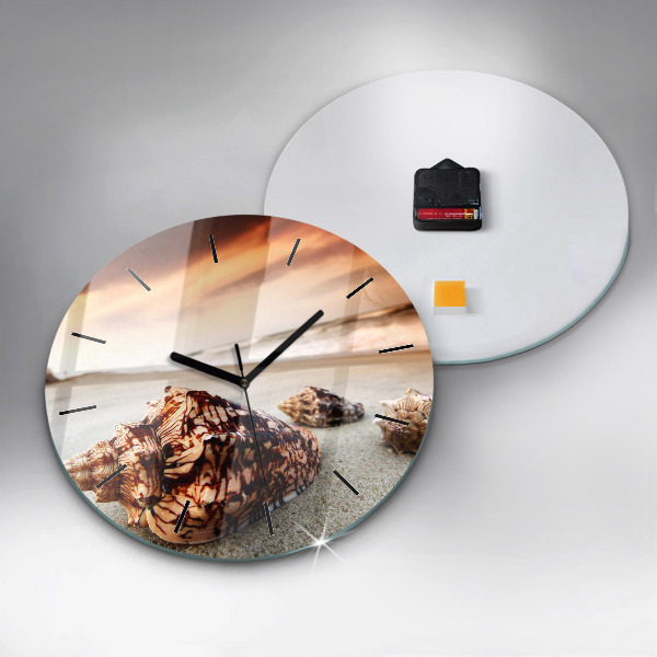 Kerek fali üvegóra Egy kagyló a tengerparton