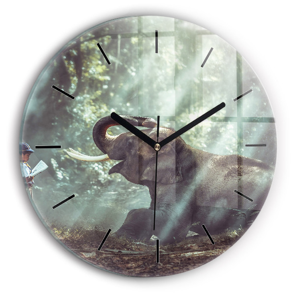 Kerek fali üvegóra Egy fiú könyvet olvas