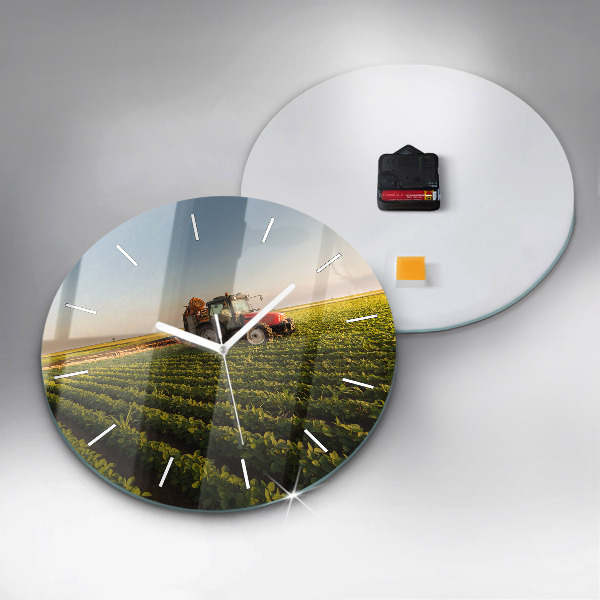 Kerek fali üvegóra Traktor egy mezőgazdasági területen