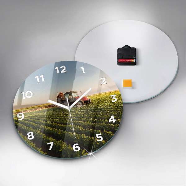 Kerek fali üvegóra Traktor egy mezőgazdasági területen