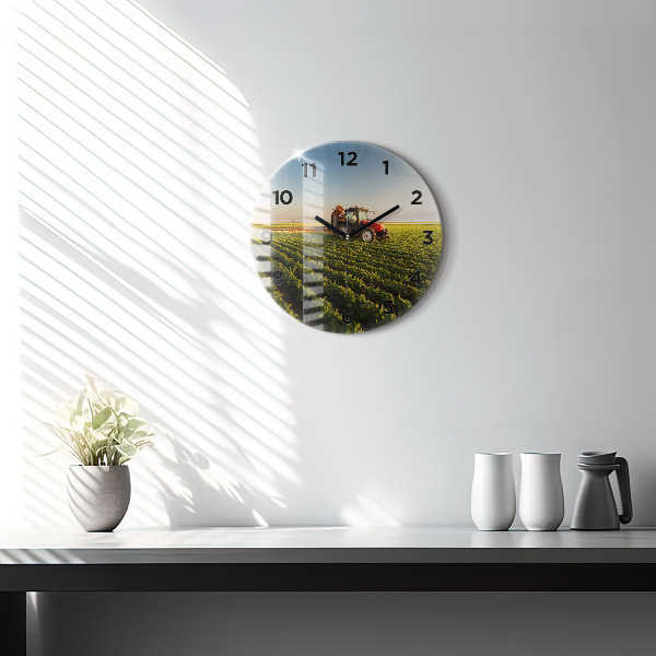 Kerek fali üvegóra Traktor egy mezőgazdasági területen