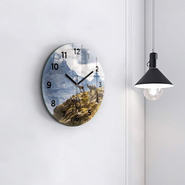 Kerek fali üvegóra Kecske az Aosta-völgyben