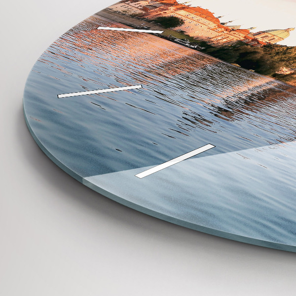 Kerek fali üvegóra Károly híd Prágában