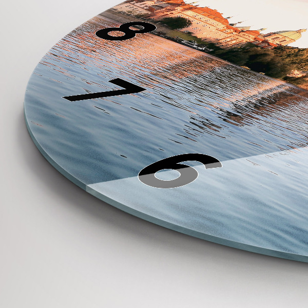 Kerek fali üvegóra Károly híd Prágában