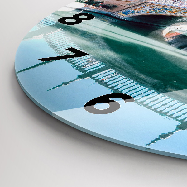 Kerek fali üvegóra Plaza de Espana Sevillában