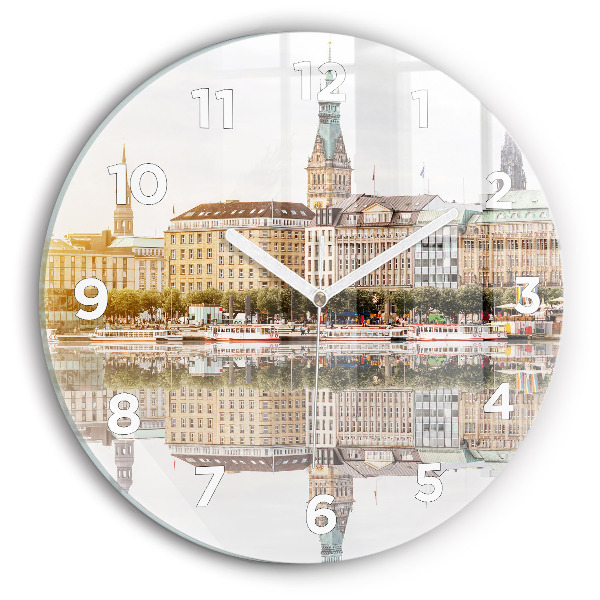 Kerek fali üvegóra Hamburg folyó Németországban