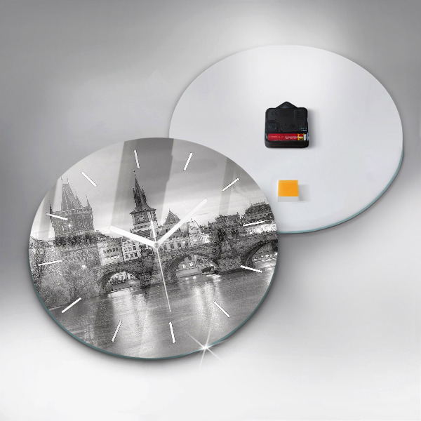 Kerek fali üvegóra Károly híd Prágában