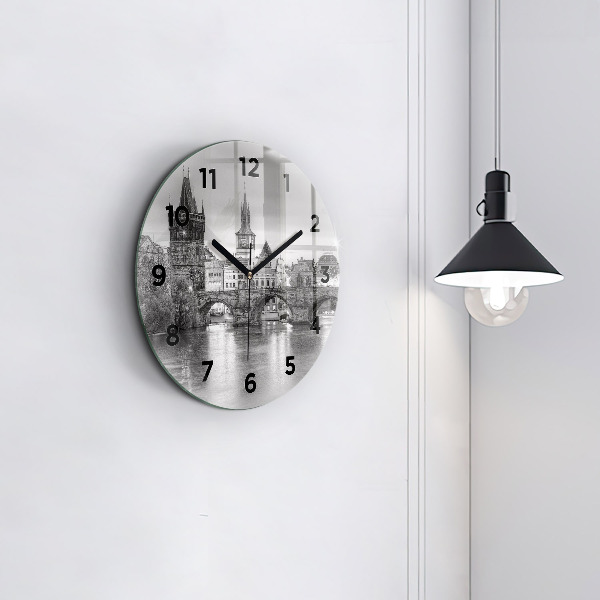 Kerek fali üvegóra Károly híd Prágában