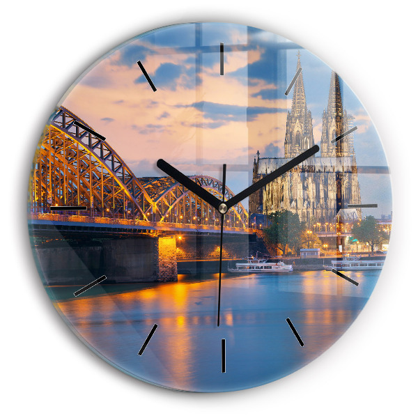 Kerek fali üvegóra Kilátás a városházára