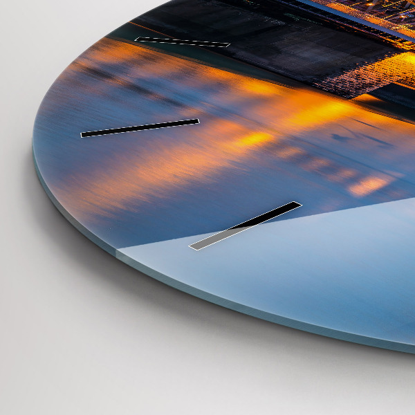 Kerek fali üvegóra Kilátás a városházára