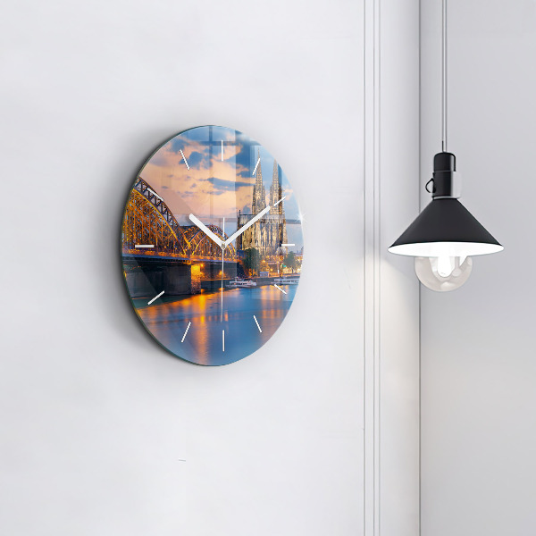 Kerek fali üvegóra Kilátás a városházára