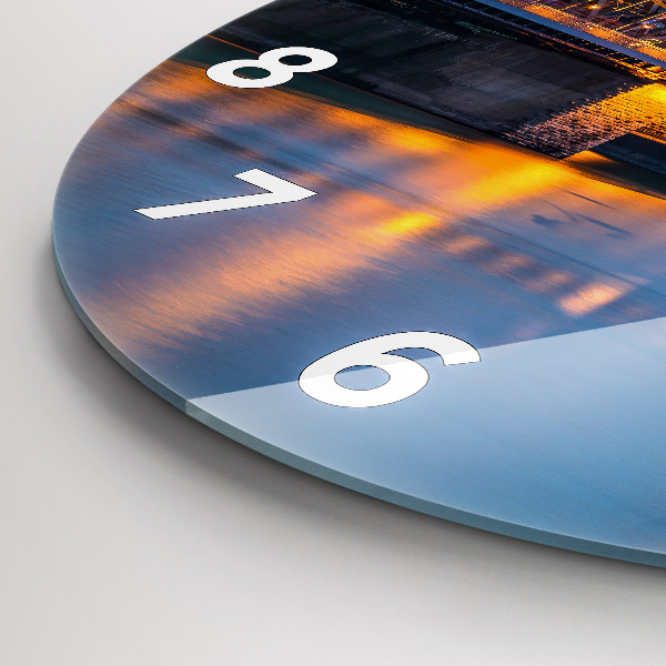 Kerek fali üvegóra Kilátás a városházára