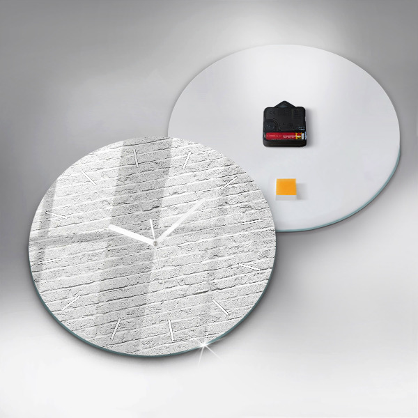 Kerek fali üvegóra Egy fal világos téglából